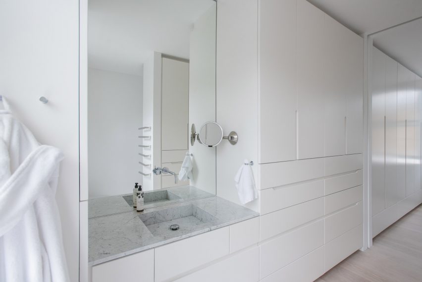 The ensuite has a large vanity