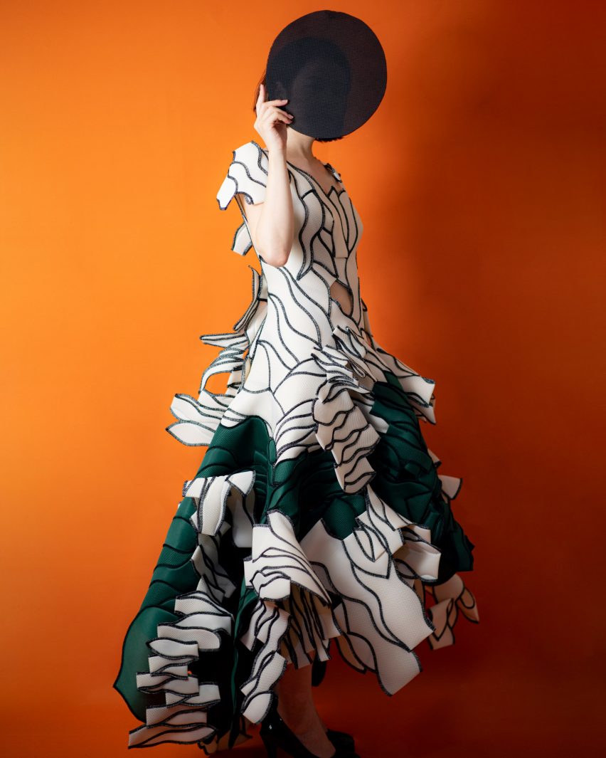 It has a three-dimensional silhouette