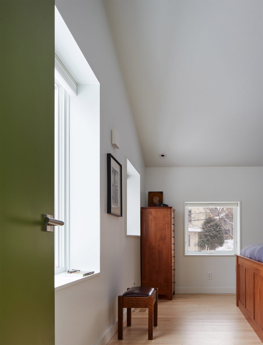 Electric Bungalow by Salmela Architect