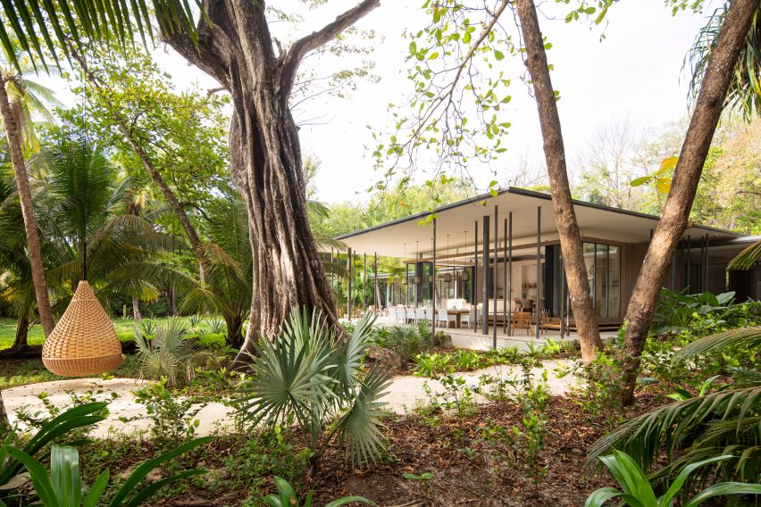 Sirena House by Studio Saxe