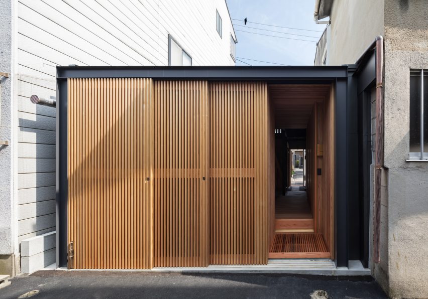 The entrance to the Terrace House near Demachiyanagi