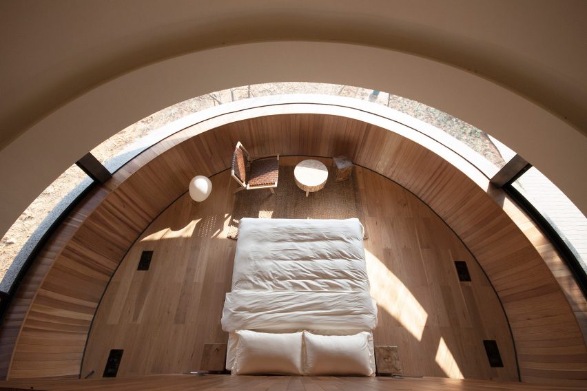 A bedroom in a Chinese guesthouse