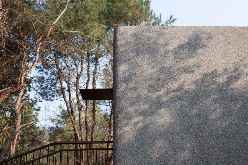 A granolithic concrete facade