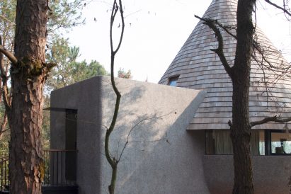 A granolithic concrete facade