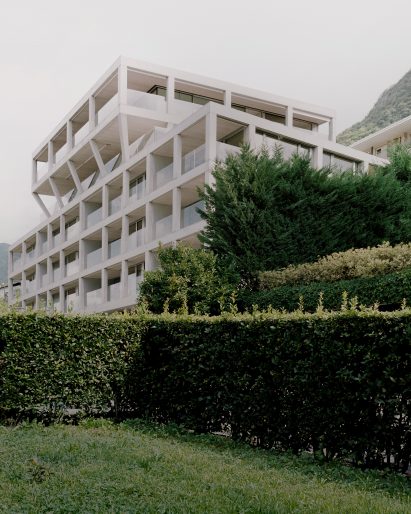 It has two different shaped volumes by DF_DC