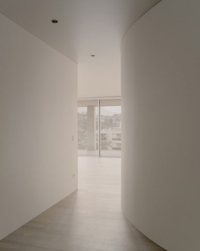 Curved walls provide glimpses to the exterior