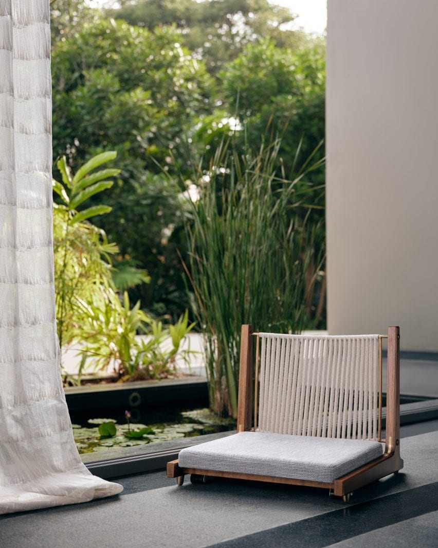 Low-seated Kelir chair by Magari