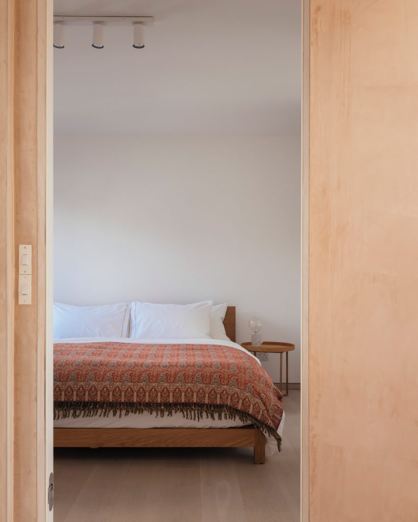 Warm bedroom with rose-coloured blanket