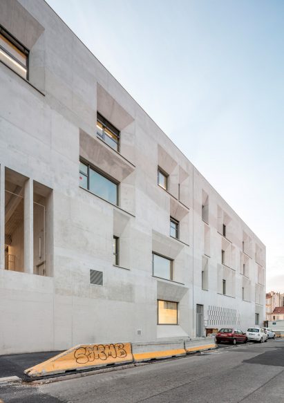 Windows were scattered across the facade of the Antoine de Ruffi School
