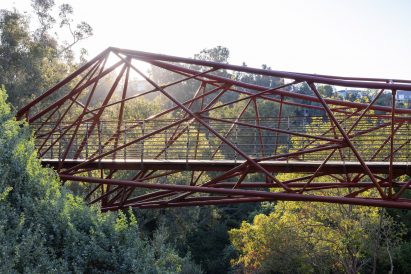 Web-like layered complex steel structure