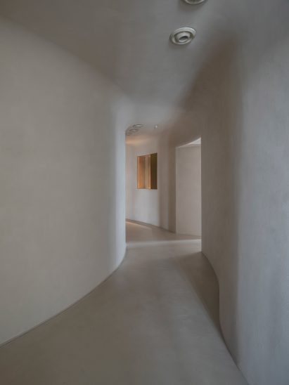 Walls and ceilings seamlessly blend into one