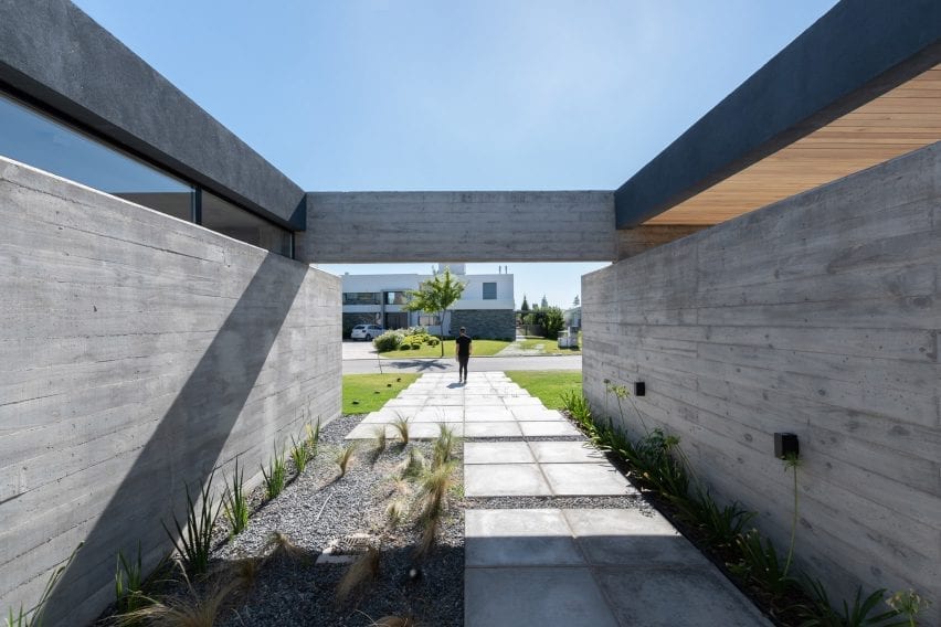 Entrance to Casa SAB by PSV Arquitectura