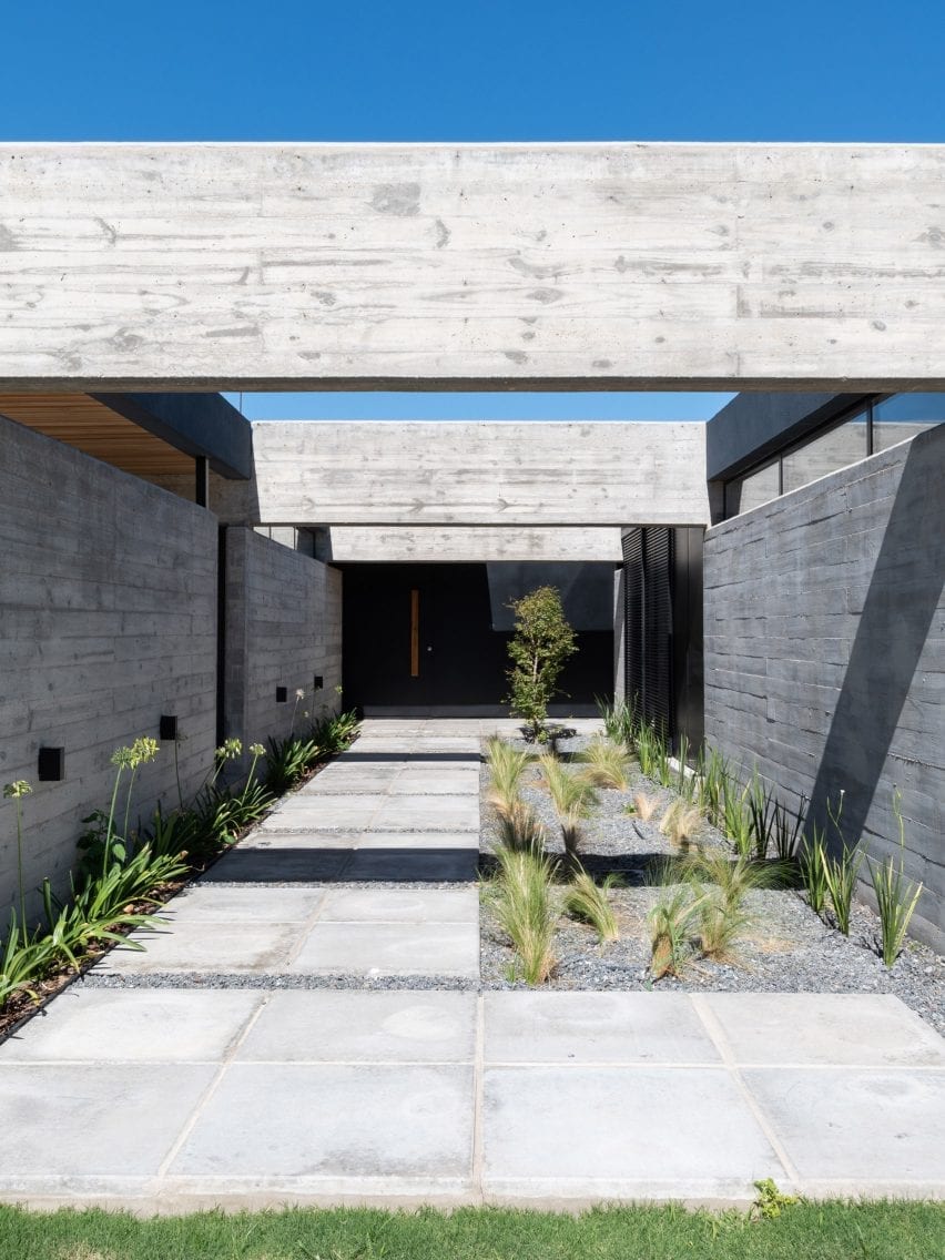 Entrance to Casa SAB by PSV Arquitectura