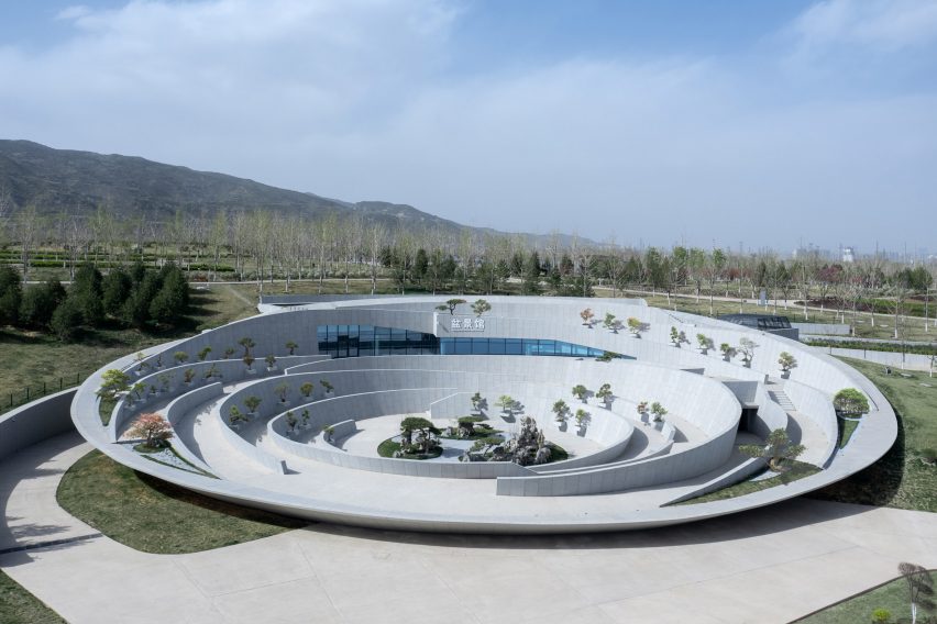 A bonsai garden has a circular form