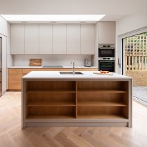 Ten kitchens with islands that make food preparation easier and more enjoyable