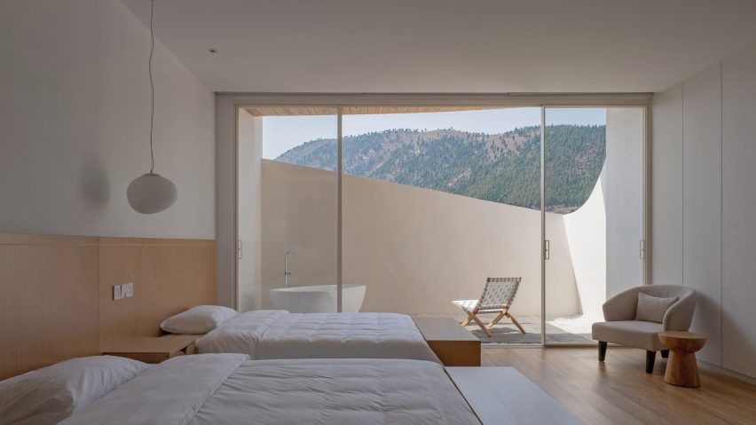 Two beds are located under the mountain range