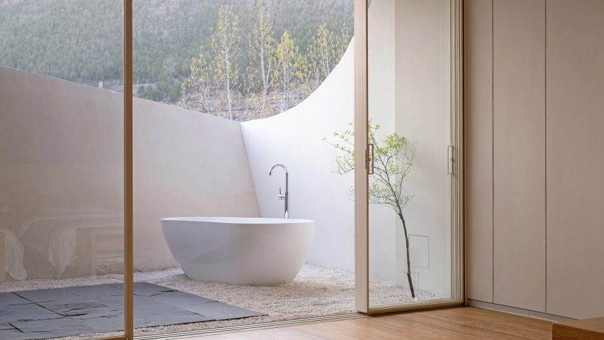 A bathtub was placed in the terrace