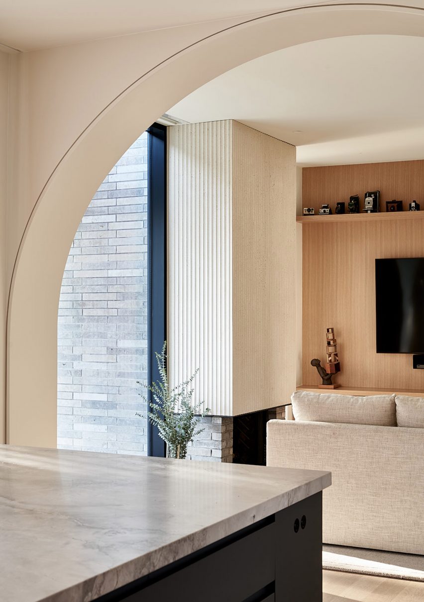 House on Bracondale Hill by Drew Mandel Architects