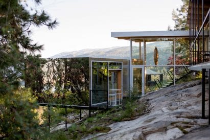 F2A Architecture built mirrored facades for the extension