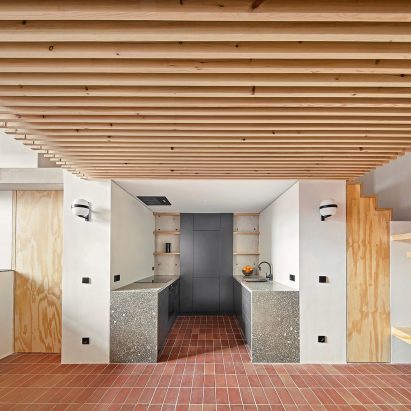 Mas-aqui inserted a kitchen below levels