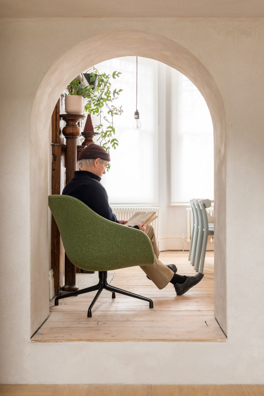Arches in walls frame seating areas