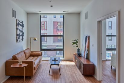 John R 2660 has floor-to-ceiling windows in its rooms