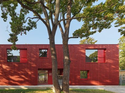 KiTa Parkstrasse by Birk Heilmeyer und Frenzel Architekten has a wood cladded exterior