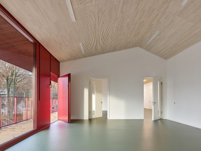 Green covers the floors of the KiTa Parkstrasse