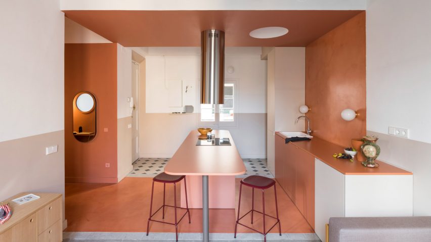Breakfast bar in Barcelona kitchen