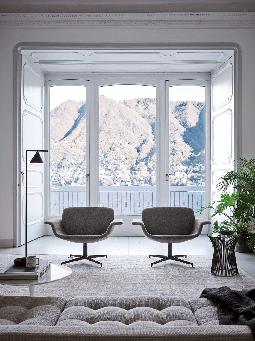A pair of KN01 chairs