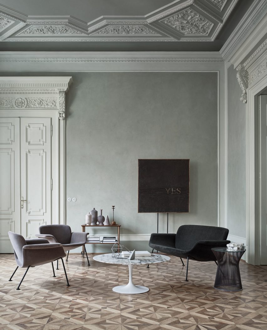 KN05 and KN04 chairs