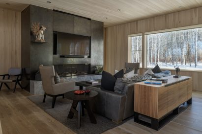Mark de Reus used a combination of light and dark tones in the house