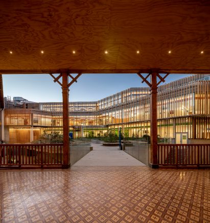 Luis Vidal + Architects designed the project with facing buildings