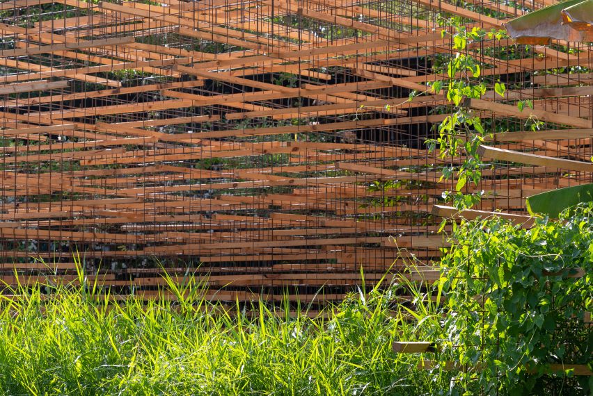 Battens are supported by the metal mesh