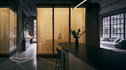 Rue de la Gauchetière's bedrooms have privacy screens