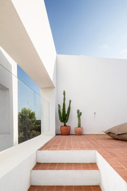 Walls at Curved House were painted white