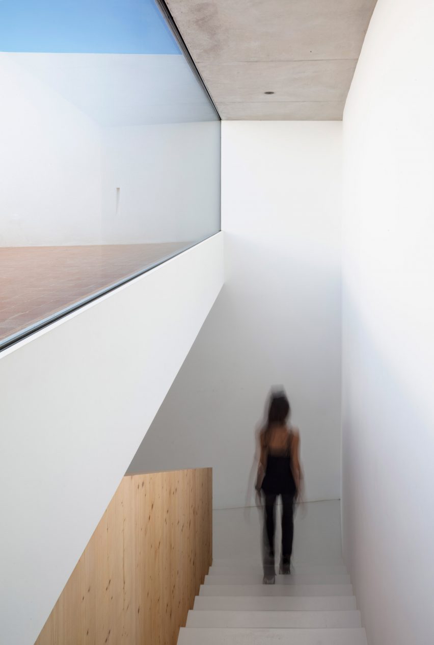 Different levels are viewable between floors