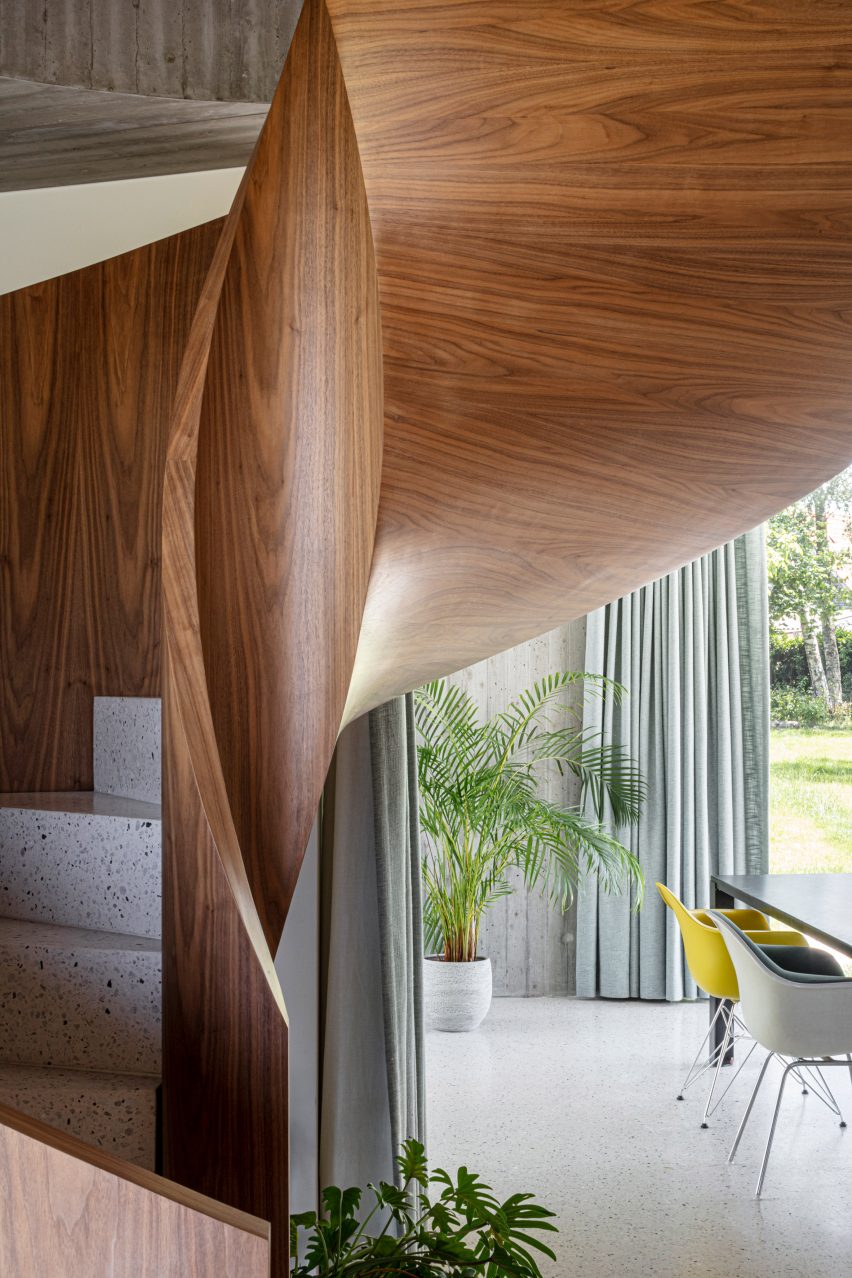 The balustrade curves and winds