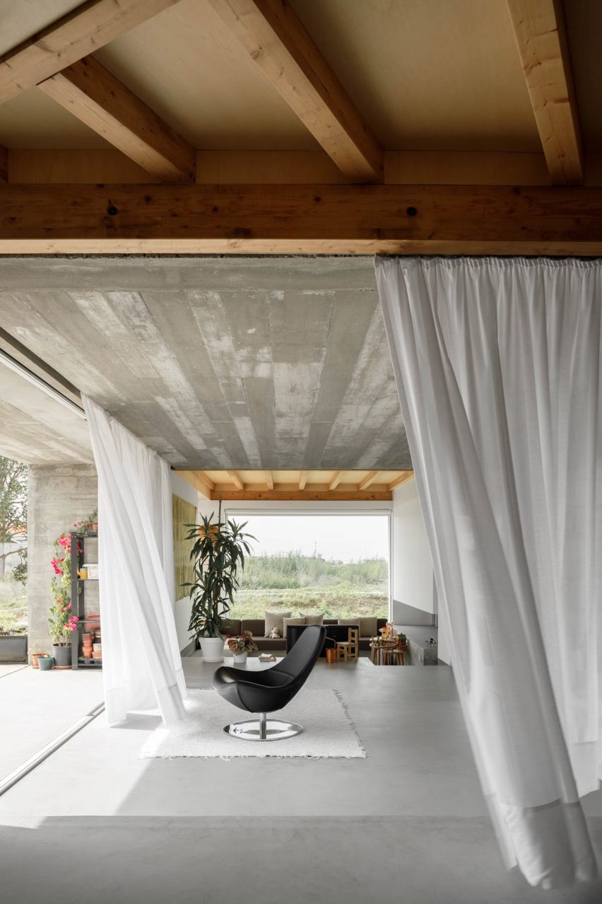 Curtains divide and zone spaces