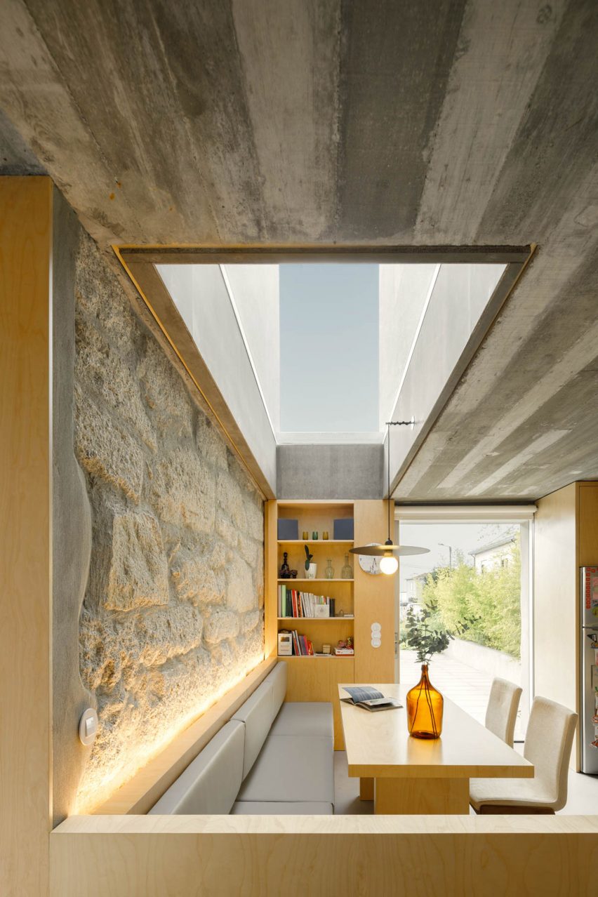 A skylight located above a breakfast nook