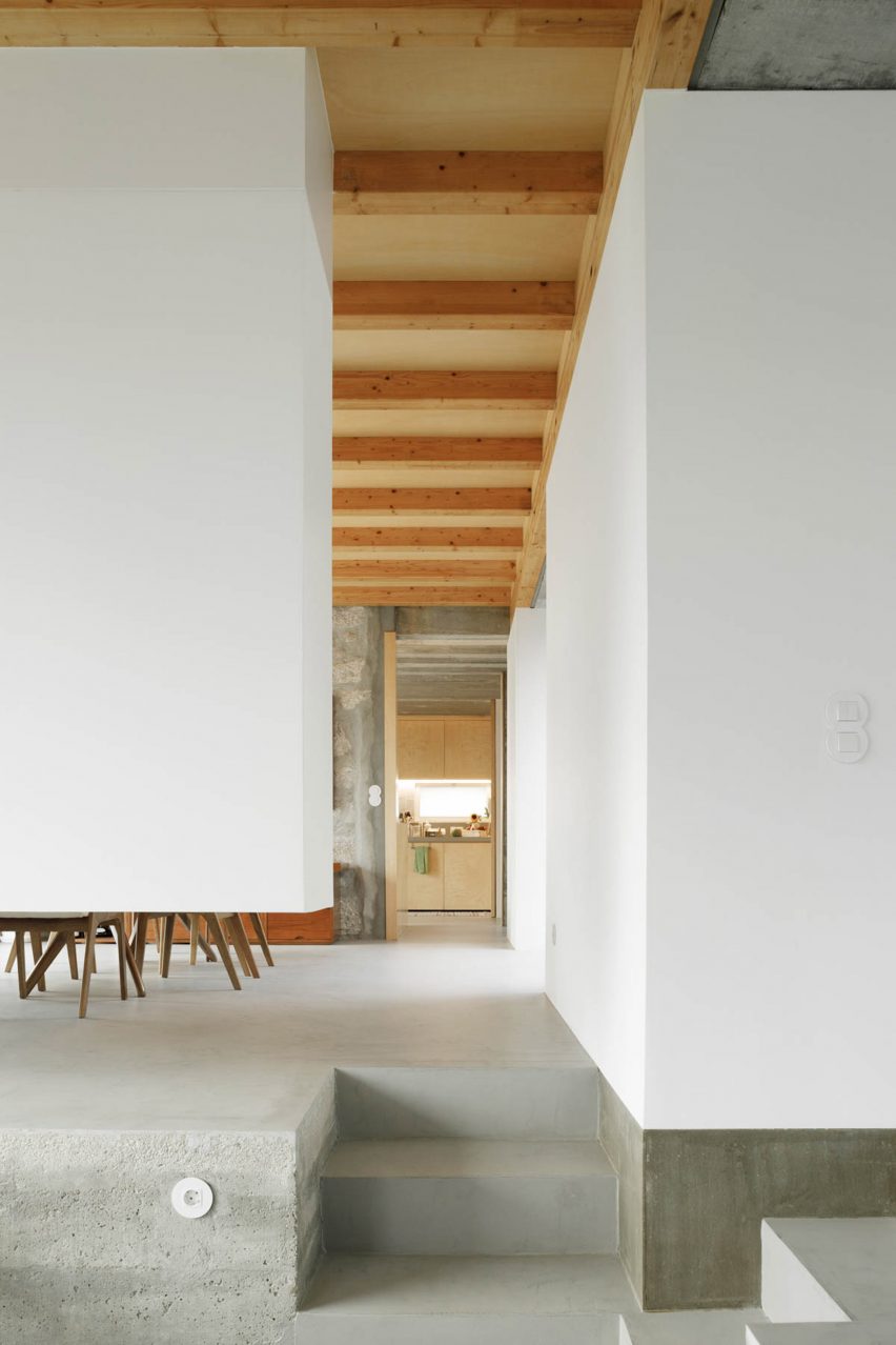 A part-suspended wall connects the two living spaces