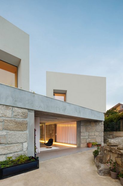 Pale stone was used throughout Casa Rio
