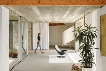 A spiral staircase is located in the corner of Casa Rio