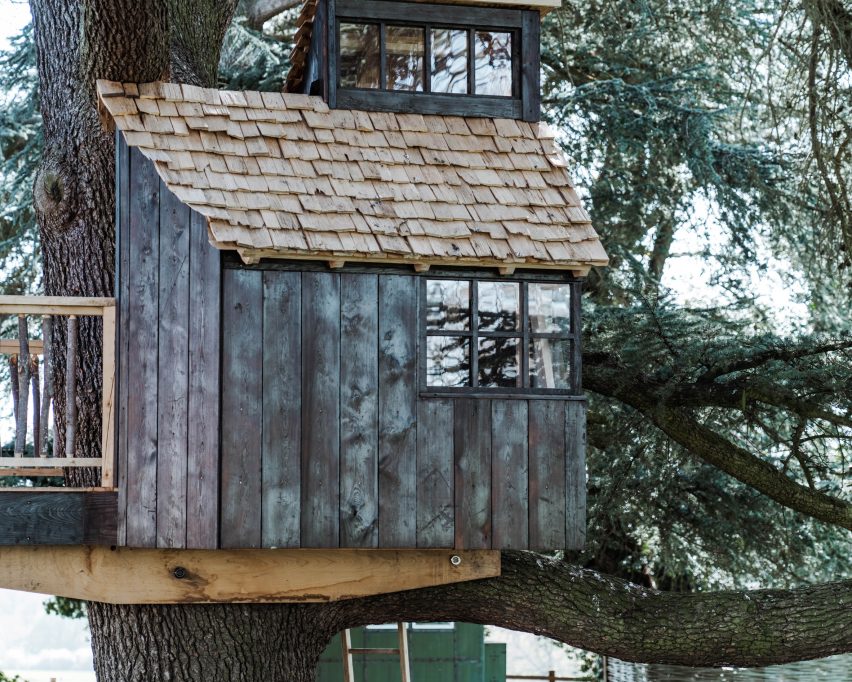 Scorched large wood cladding and roof shingles