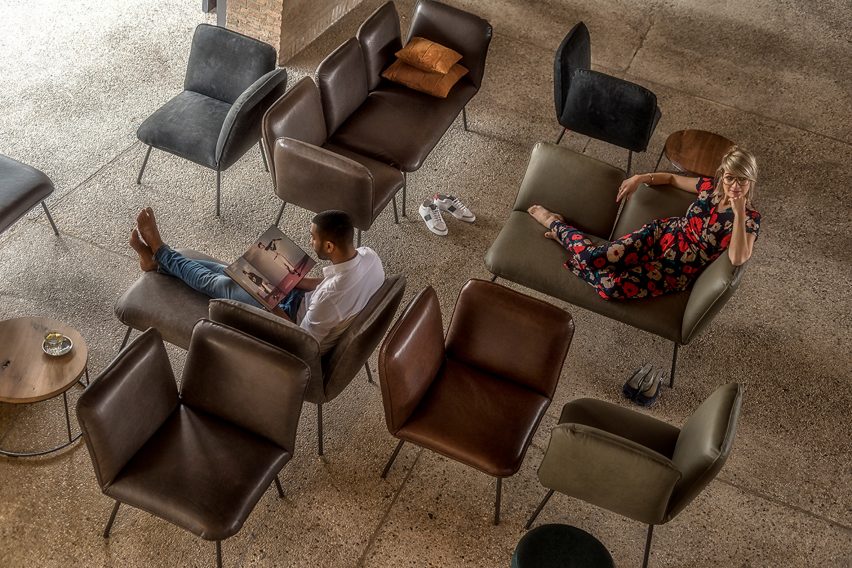 Shuffle sofas and chairs