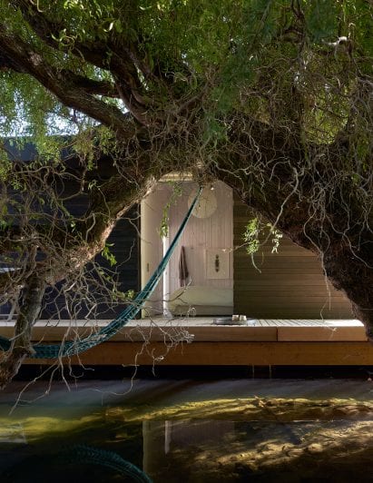 Studio DIAA positioned the floating home on Lake Union