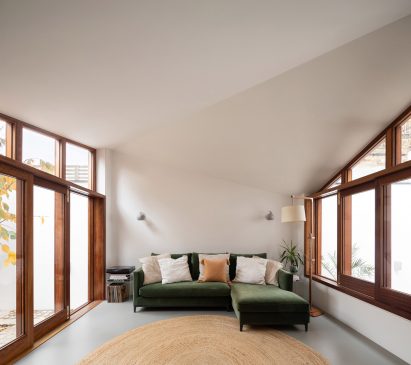 A living area flanked by two courtyards