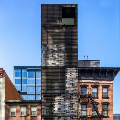 512GW Townhouse beside its neighbours