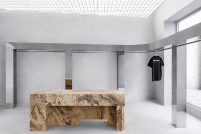 Mirroed steel clothes rail in retail interior by Halleroed