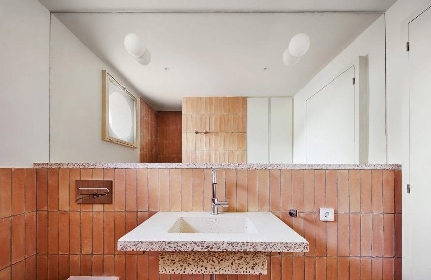 The bathroom has a terracotta interior